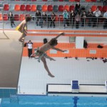 Юные спортсмены прыгают с 10 метров